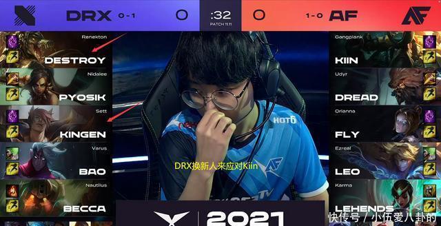 她通过反手 她通过反手